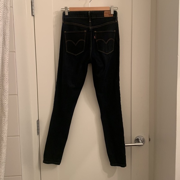 Levi’s High Rise Skinny Jeans - Dark Wash - Picture 2 of 4